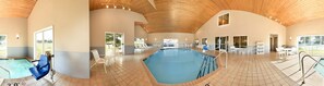 Una piscina cubierta