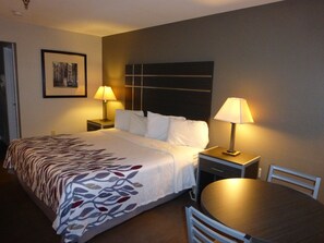 Free WiFi, bed sheets - Red Roof Inn Columbia, TN (Columbia)