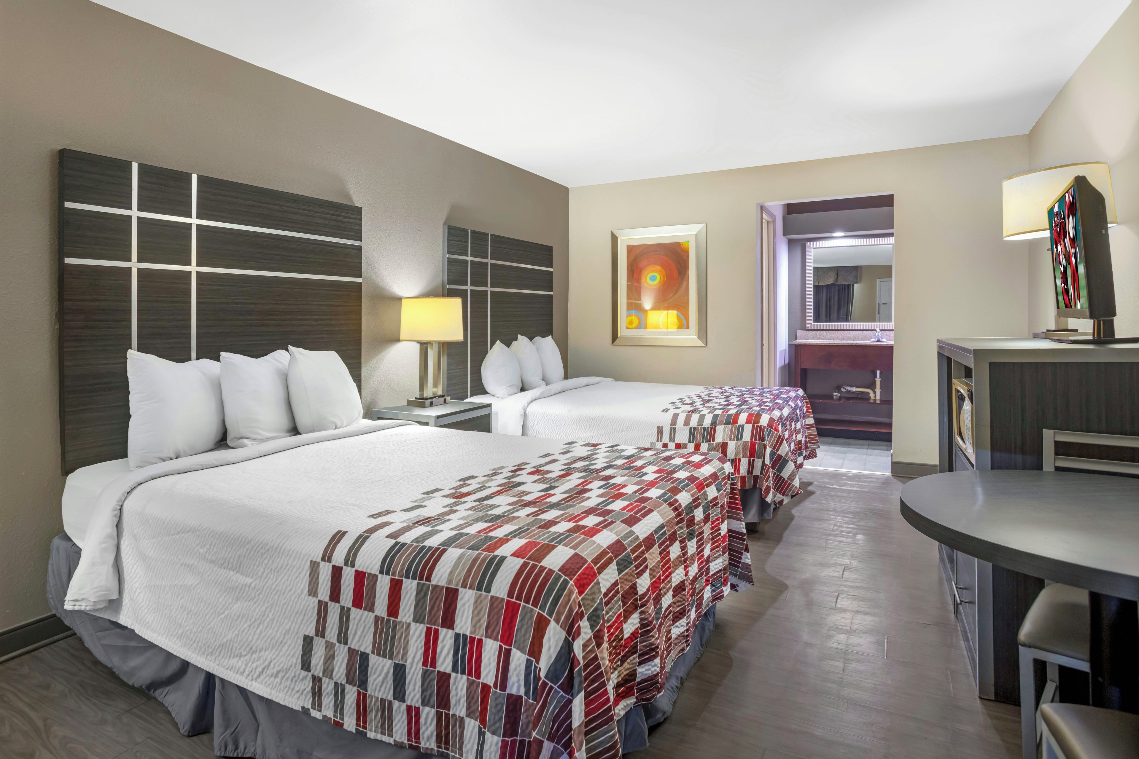 Kamar Deluks, 2 Tempat Tidur Queen, Bebas Asap Rokok | Wi-Fi gratis dan seprai linen