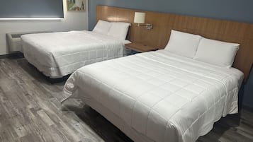 Habitación doble | Caja de seguridad en la habitación y escritorio