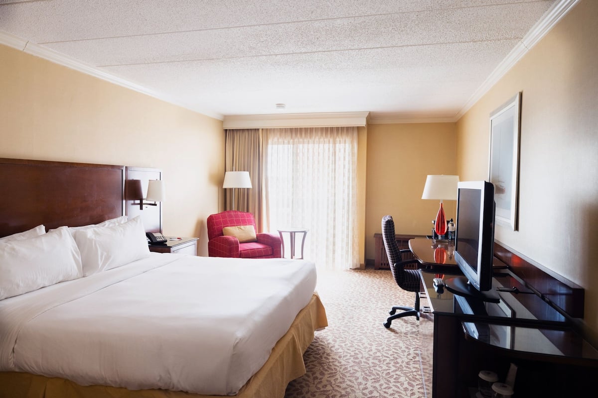 Room, 1 King Bed | Premium bedding, down comforters, pillowtop beds, in-room safe