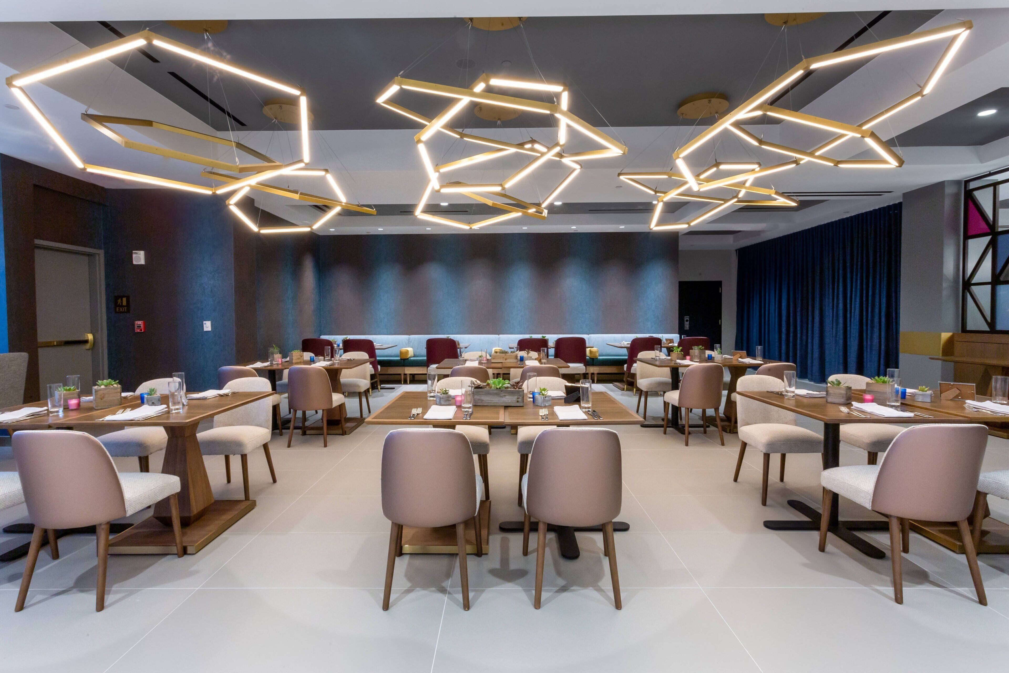 2 restaurants; ze serveren er ontbijt, lunch, diner en brunch 