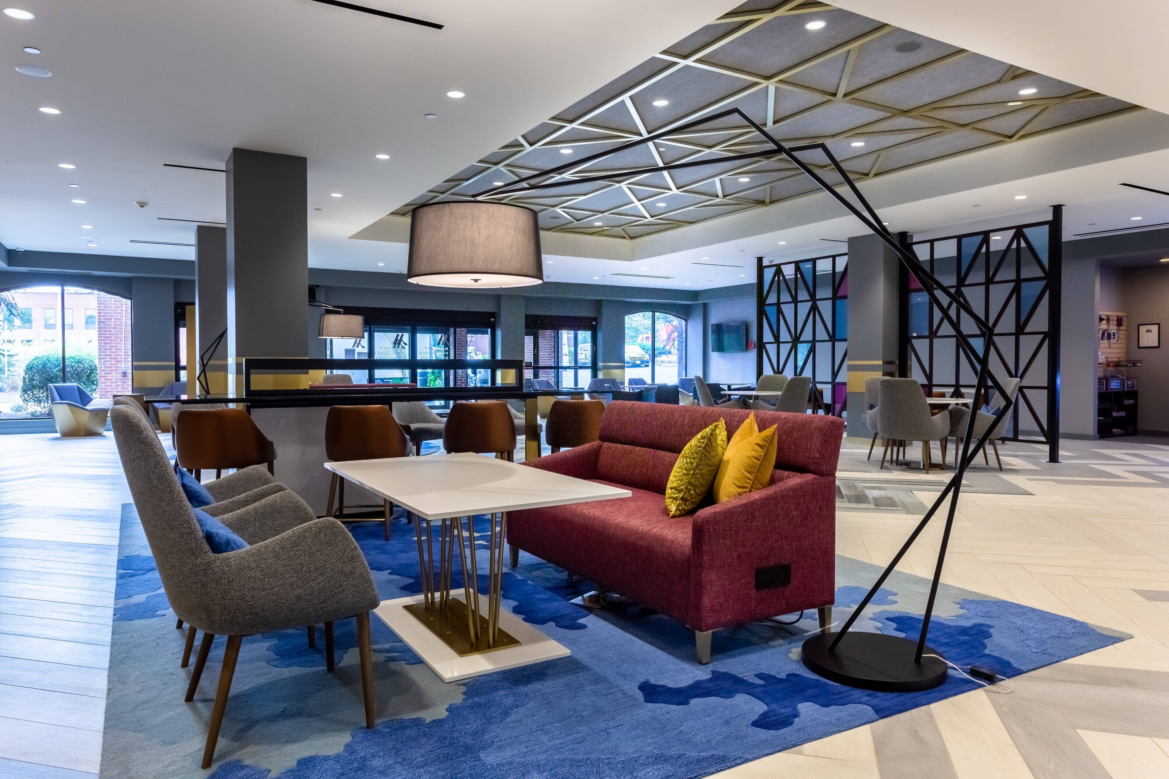 Serves lunch and dinner