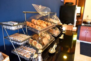 Free daily buffet breakfast