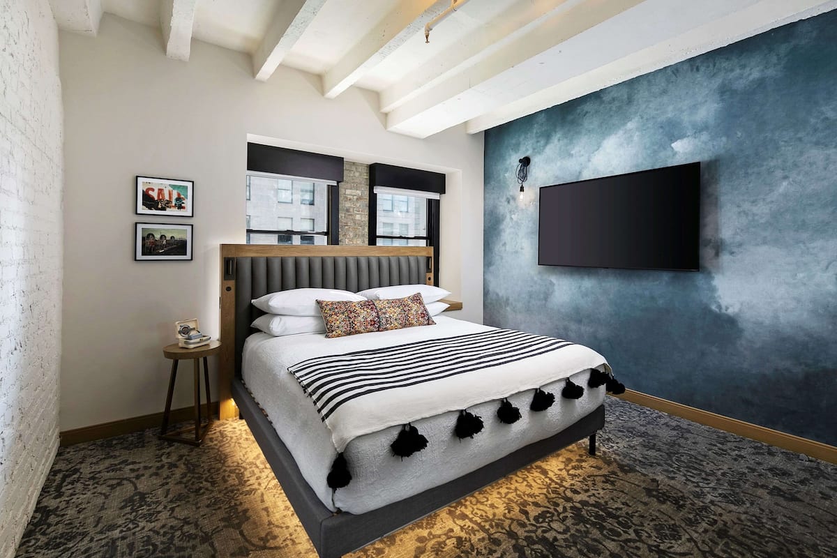Room, 1 King Bed, Accessible, City View (Urban, Mobility, Bathtub) | Desk, laptop workspace, iron/ironing board, free cots/infant beds