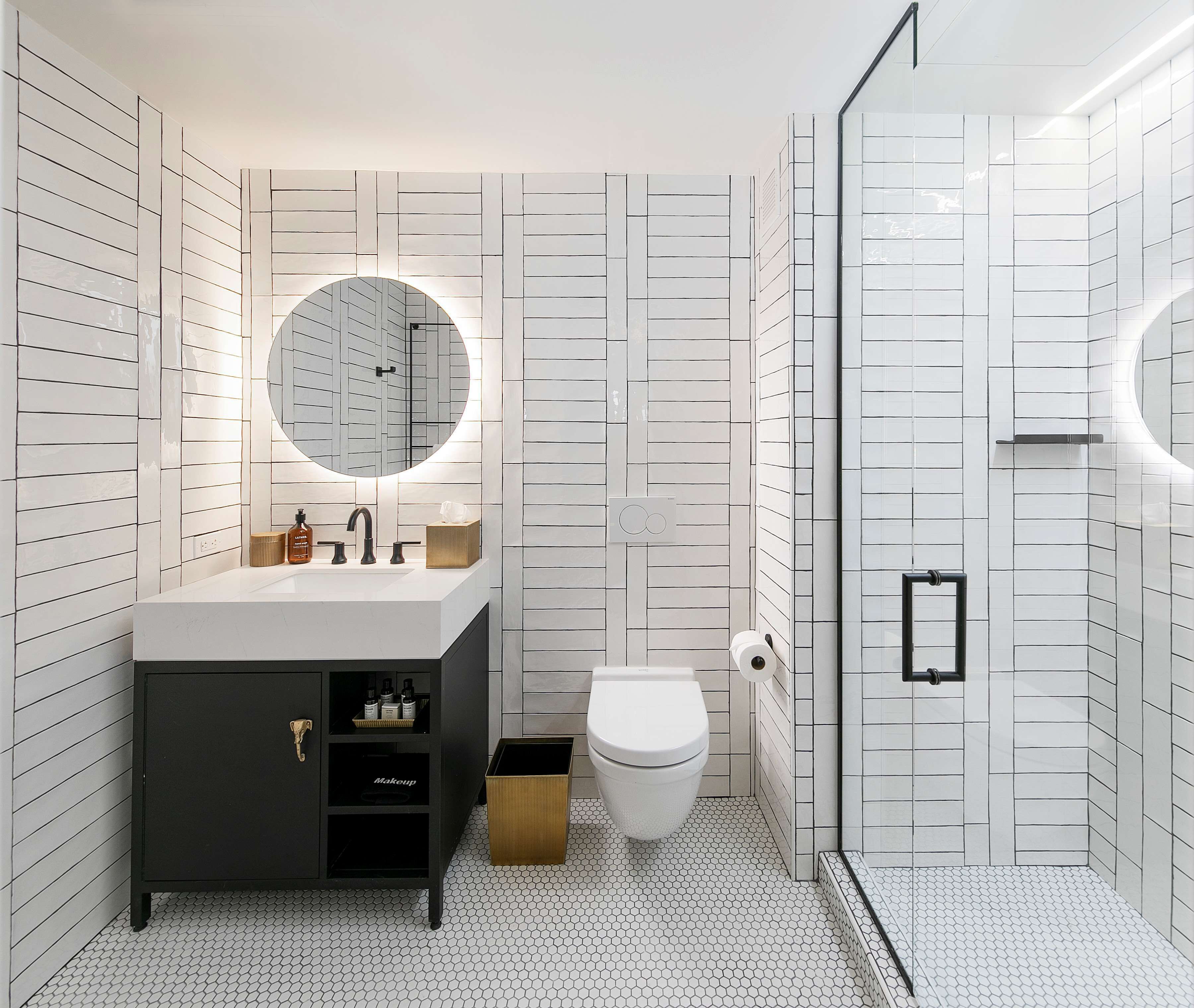 room, multiple beds (dorm) | bathroom shower