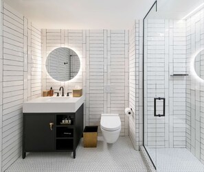 Habitación, varias camas (Dorm) | Ducha del cuarto de baño