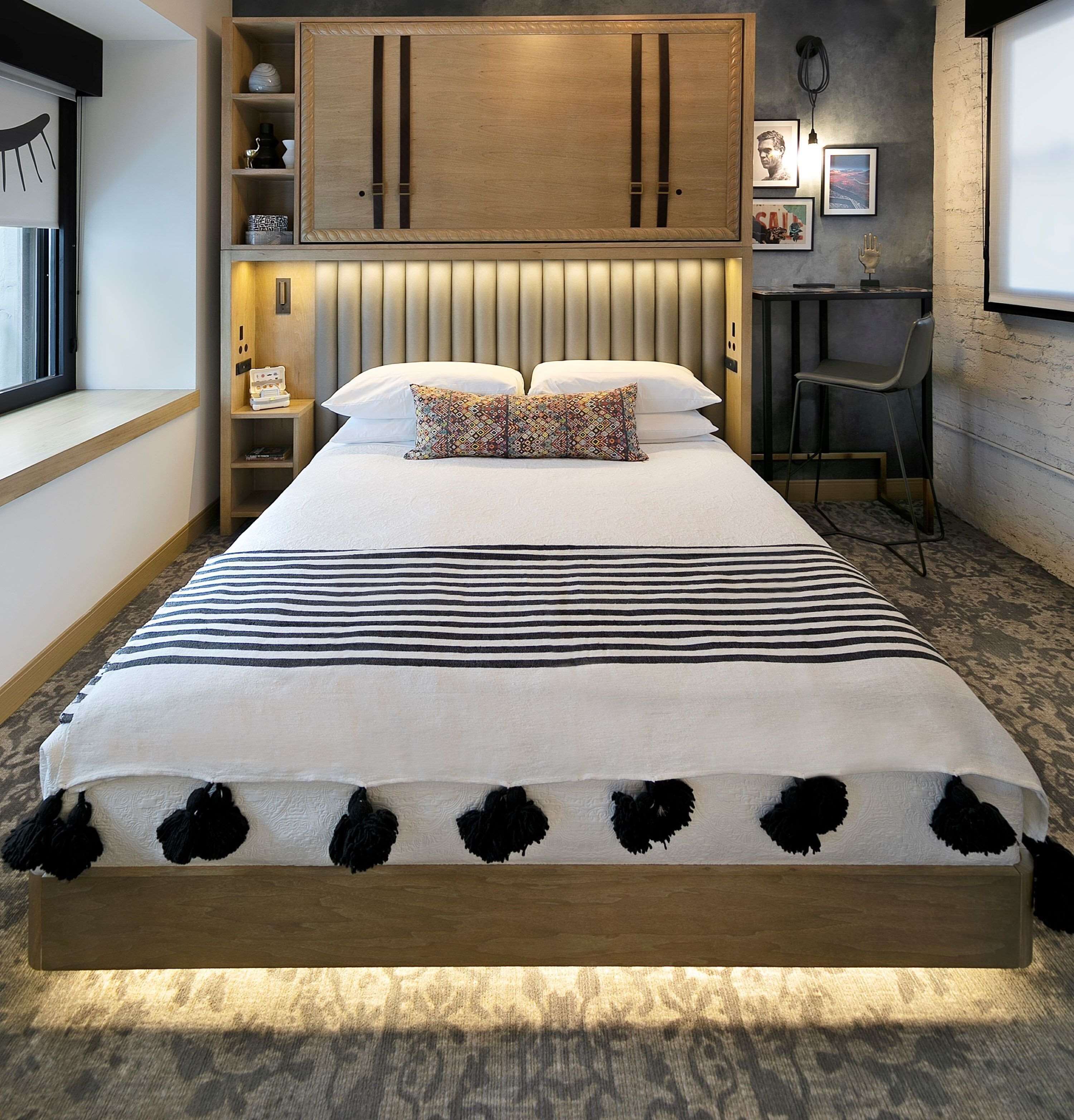 room, 1 king bed, city view (urban, skyline) | desk, laptop workspace, iron/ironing board, free cots/infant beds