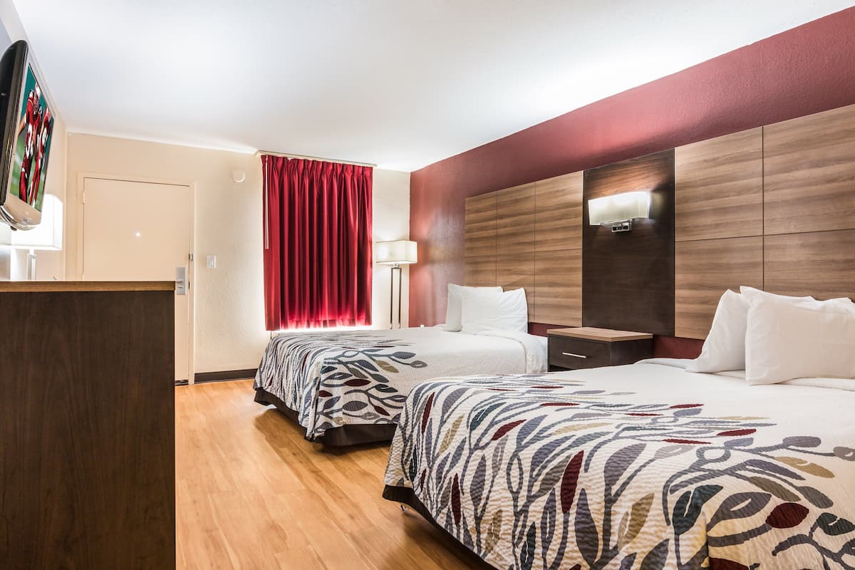 In-room safe, desk, blackout drapes, free cribs/infant beds