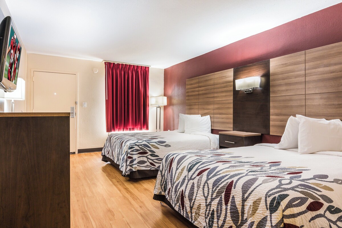 In-room safe, desk, blackout drapes, cribs (free)