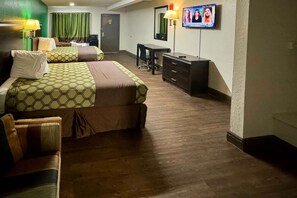 标准房, 2 张双人床, 无烟房 | 办公桌、遮光窗帘、熨斗/熨衣板、折叠床/加床（额外收费）