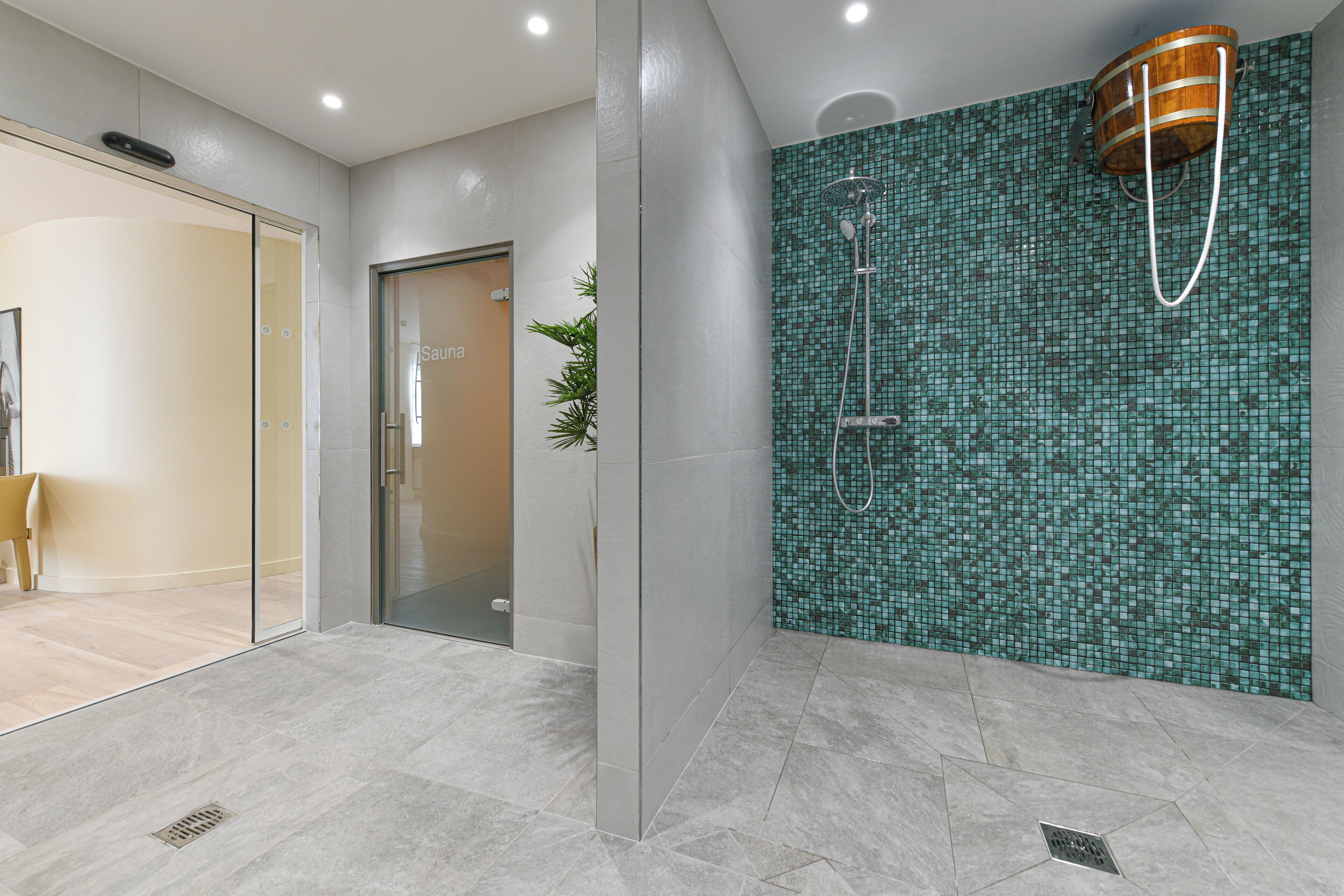 sauna, hot tub, steam room, deep-tissue massages, sports massages