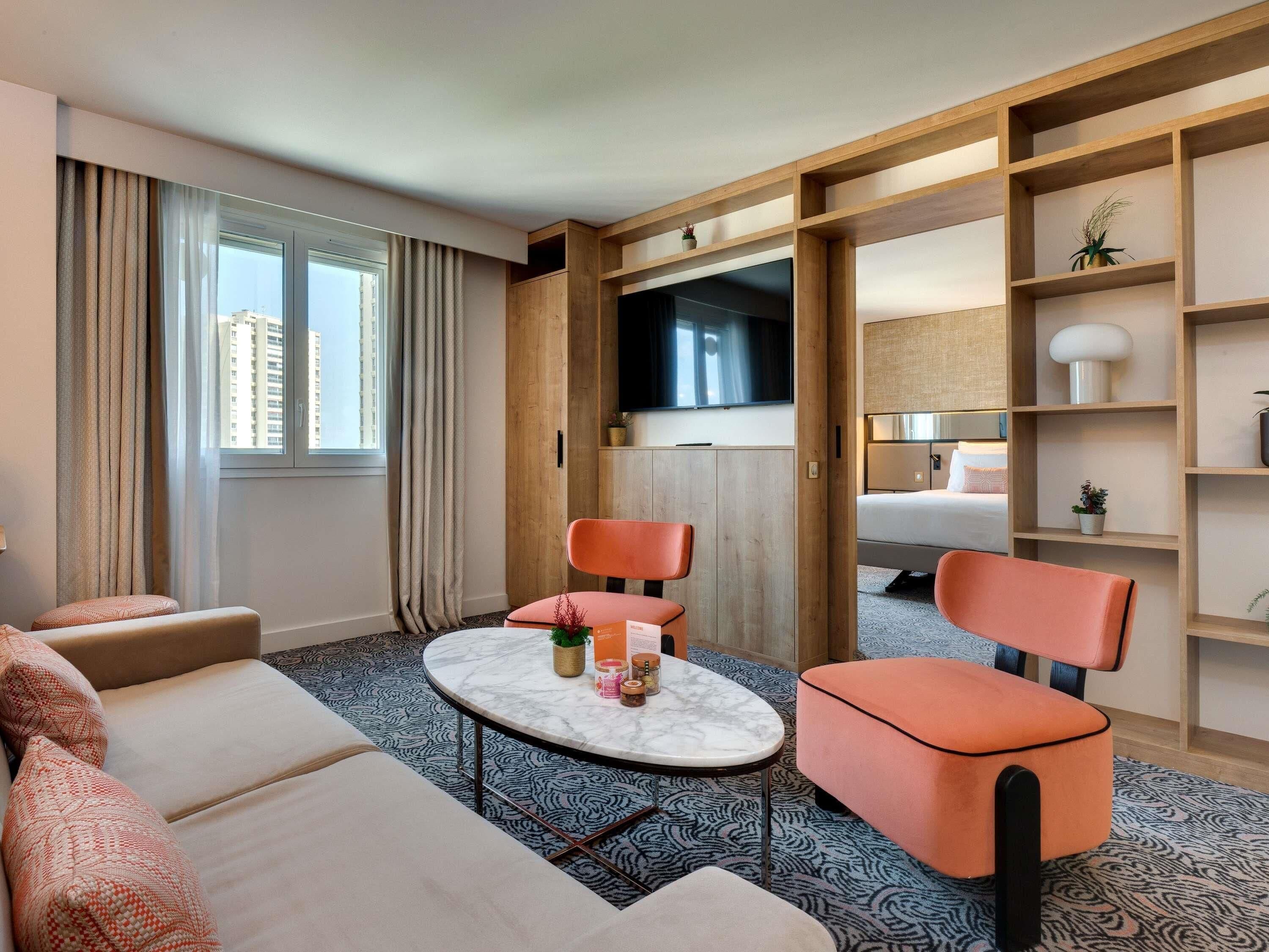 Deluxe Suite, 1 King Bed with Sofa bed | Premium bedding, pillowtop beds, free minibar items, in-room safe