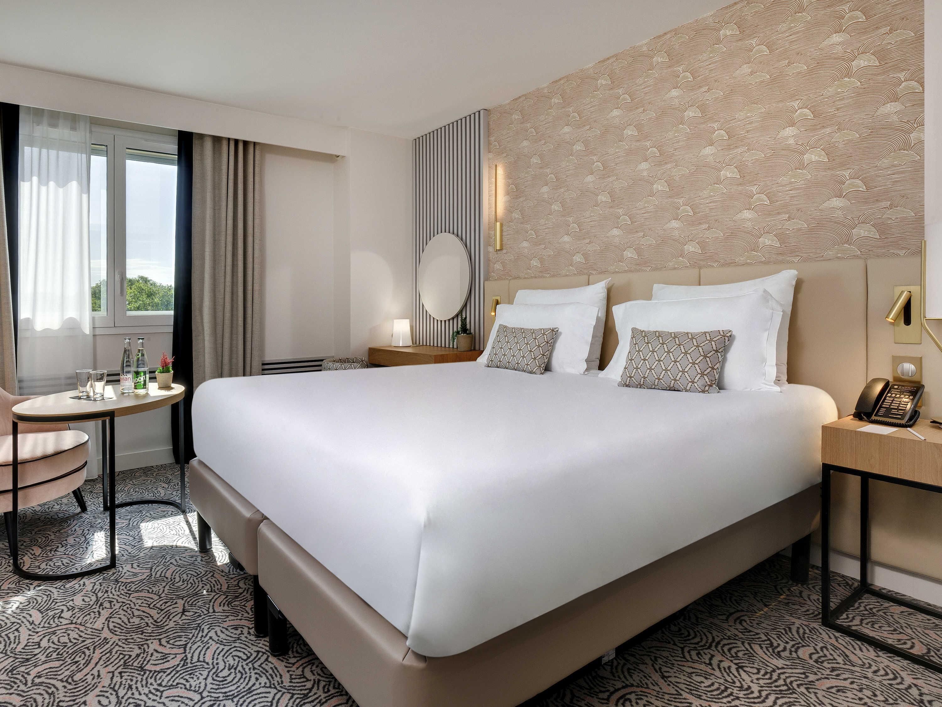 Habitación superior, 1 cama de matrimonio grande | Ropa de cama de alta calidad y colchones con acolchado adicional