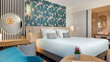 Luxe beddengoed, pillowtop-bedden, een minibar met enkele gratis items