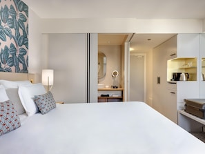 Deluxe Room, 2 Twin Beds | Premium bedding, pillowtop beds, free minibar items, in-room safe