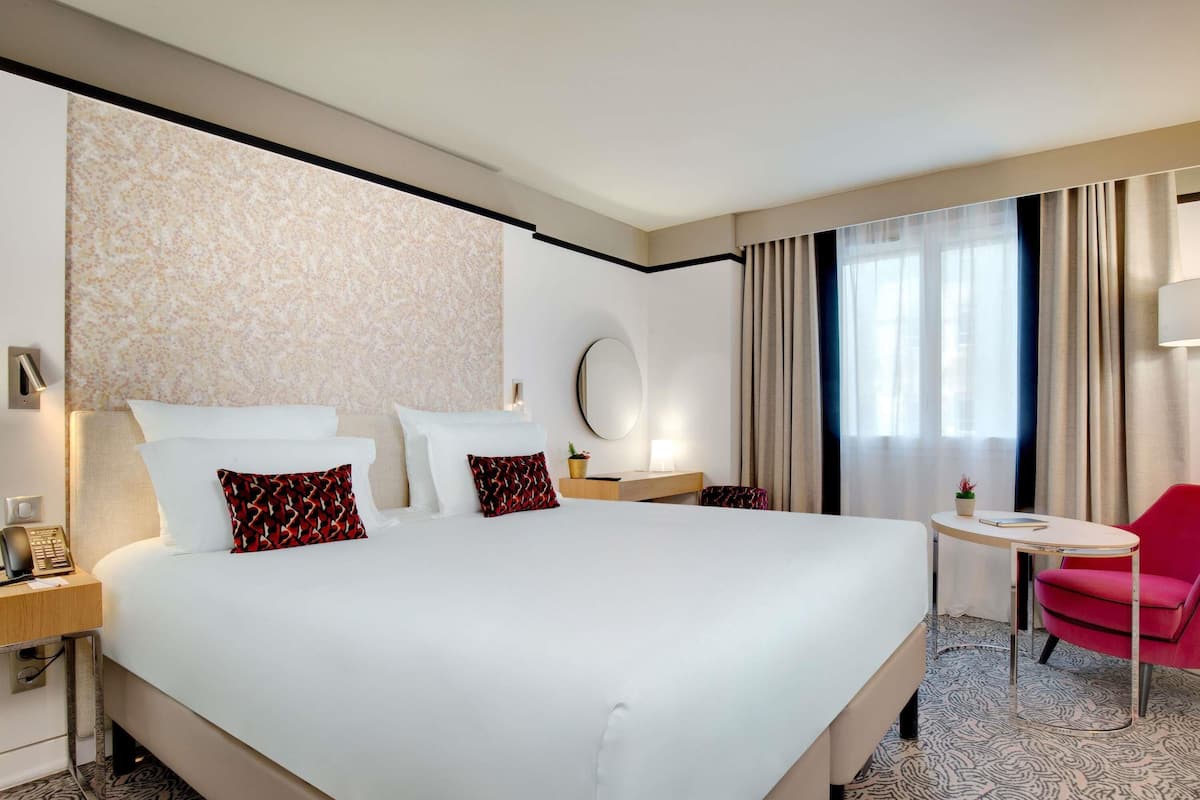 Superior Room, 1 King Bed | Premium bedding, pillow-top beds, free minibar items, in-room safe