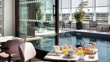 Frühstück, Mittagessen, Abendessen und Brunch werden serviert