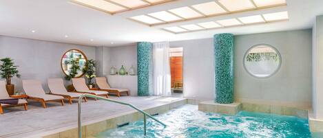 Sauna seca, banheira de hidromassagem, sauna a vapor