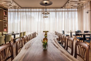 Lunch and dinner served, international cuisine - NH Collection Bogotá WTC Royal (Bogotá)