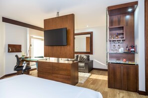 Superior Room | 1 bedroom, premium bedding, down duvets, in-room safe - NH Collection Bogotá WTC Royal (Bogotá)
