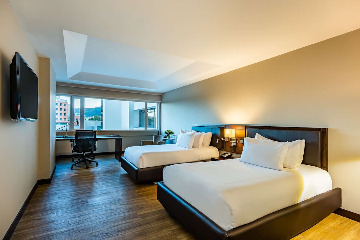 1 Schlafzimmer, hochwertige Bettwaren, Daunenbettdecken, Zimmersafe