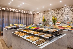 Daily buffet breakfast for a fee - NH Collection Bogotá WTC Royal (Bogotá)