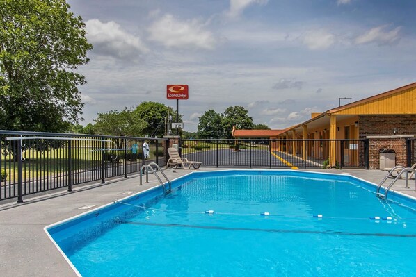 Piscina externa sazonal