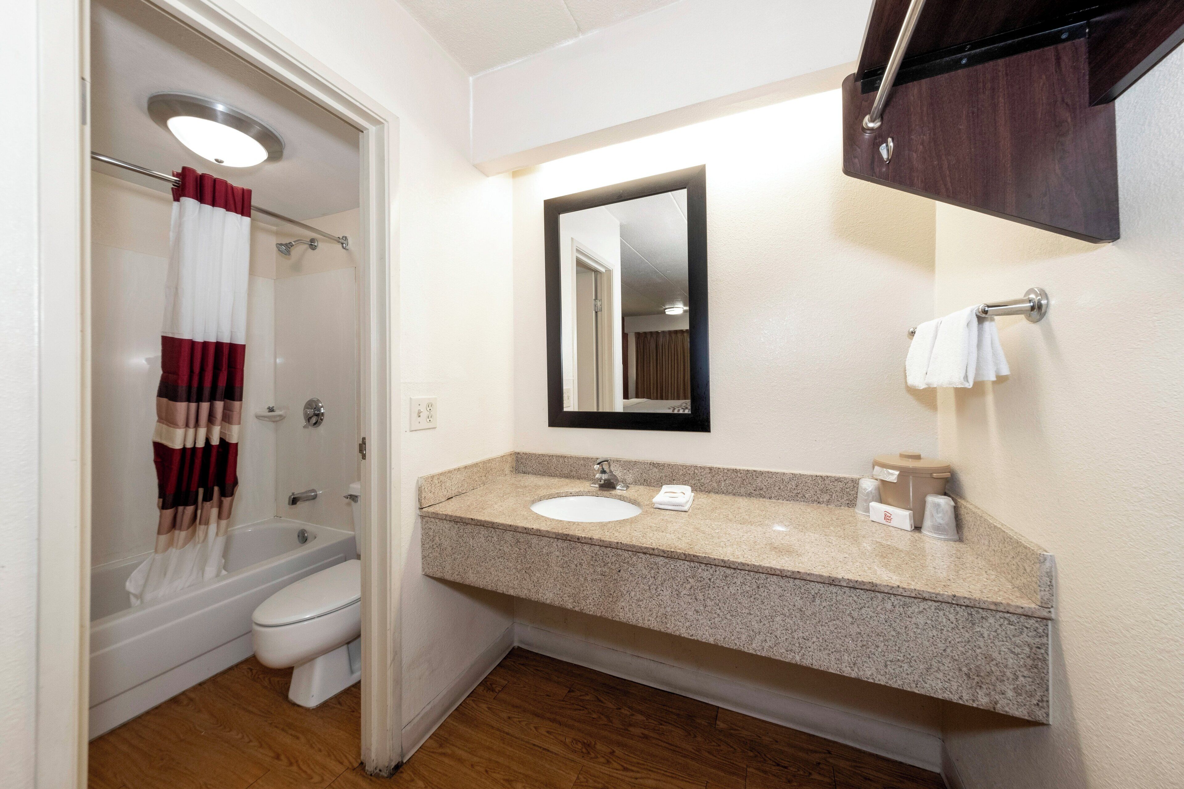 Combined shower/tub, eco-friendly toiletries, hair dryer (on request)