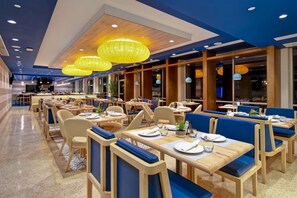 Desayuno a la carta diario (USD 14.95 por persona)