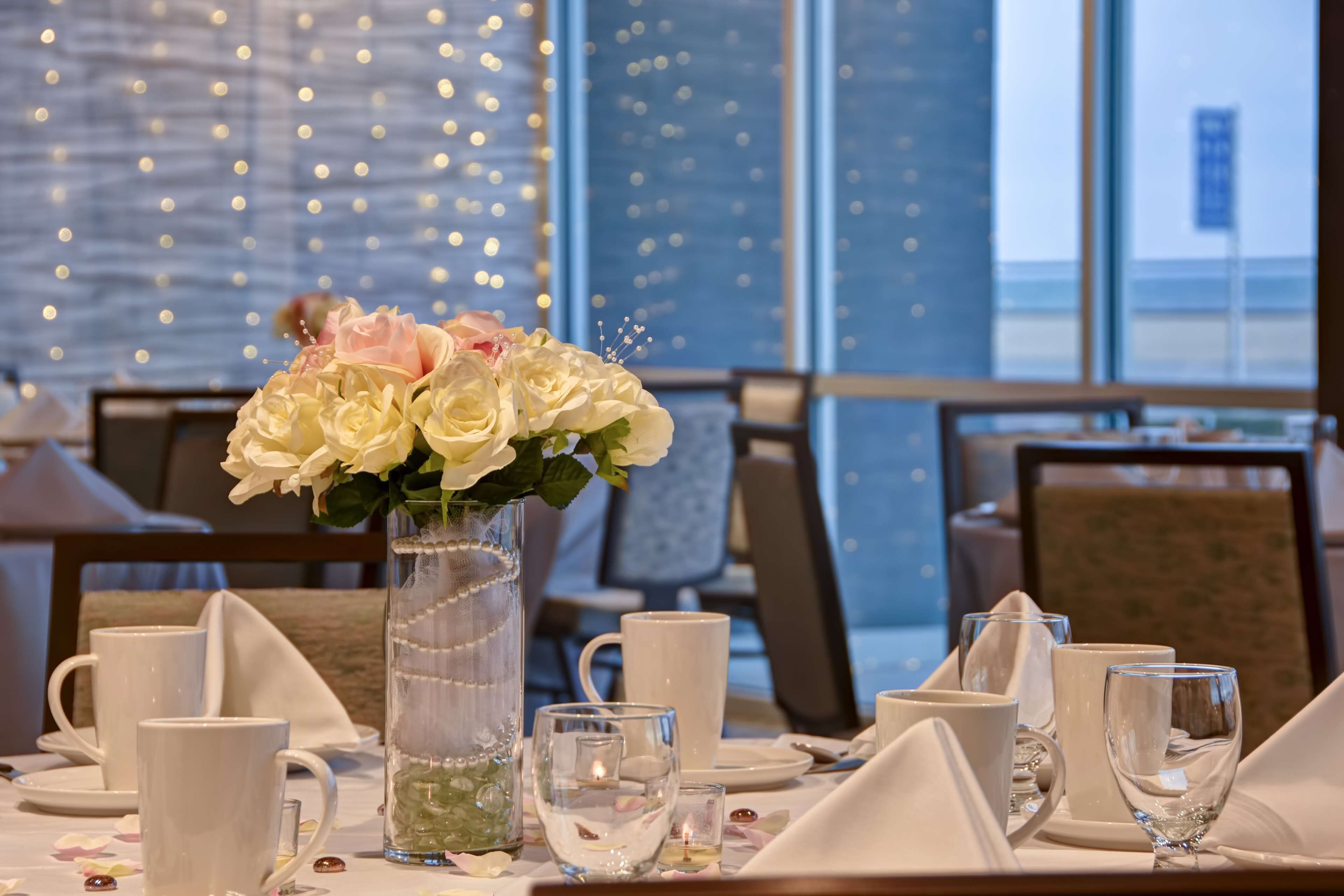 breakfast, lunch and dinner served