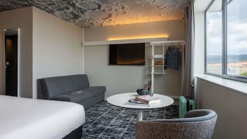 Chambre Familiale | Literie hypoallergénique, bureau, rideaux occultants