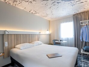 Standard Double Room, 1 Double Bed | Hypo-allergenic bedding, desk, blackout drapes, soundproofing - ibis Clermont Ferrand Montferrand (Clermont-Ferrand)