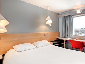 Standard Double Room, 1 Double Bed | Hypo-allergenic bedding, desk, blackout drapes, soundproofing