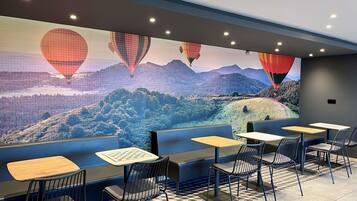 Petit déjeuner buffet (12.9 EUR par personne)