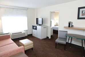 Suite, 1 Queen Bed | Premium bedding, in-room safe, desk, laptop workspace