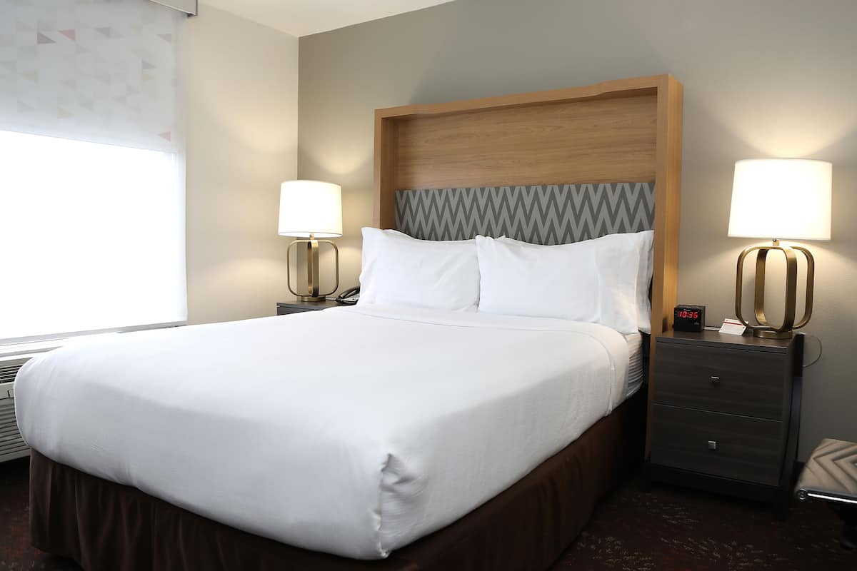 Standard Room, 1 Queen Bed