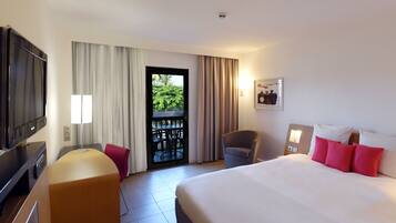 Chambre Supérieure | Minibar, coffres-forts dans les chambres, bureau, rideaux occultants