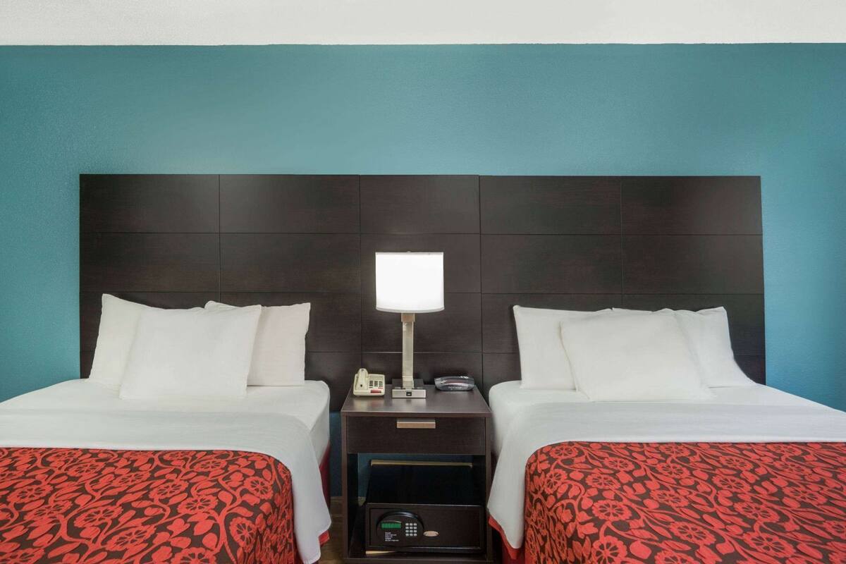 Desk, iron/ironing board, rollaway beds, free WiFi