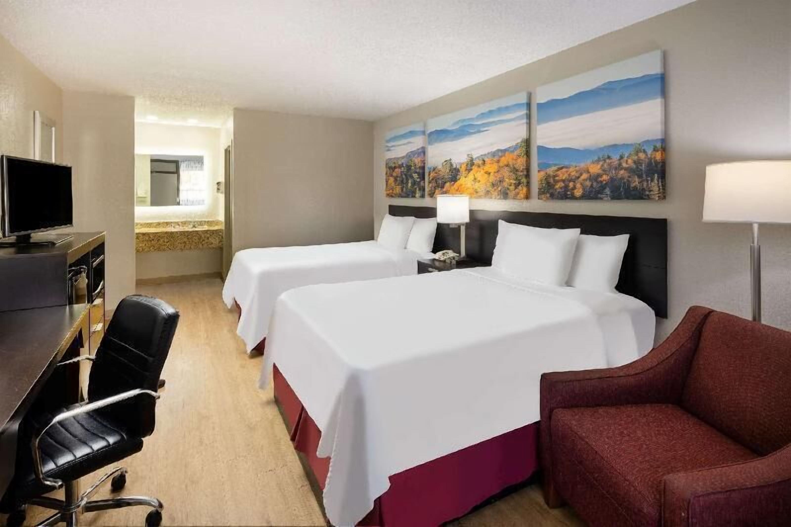 Desk, iron/ironing board, rollaway beds, free WiFi