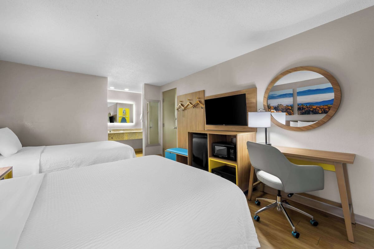 Desk, iron/ironing board, rollaway beds, free WiFi