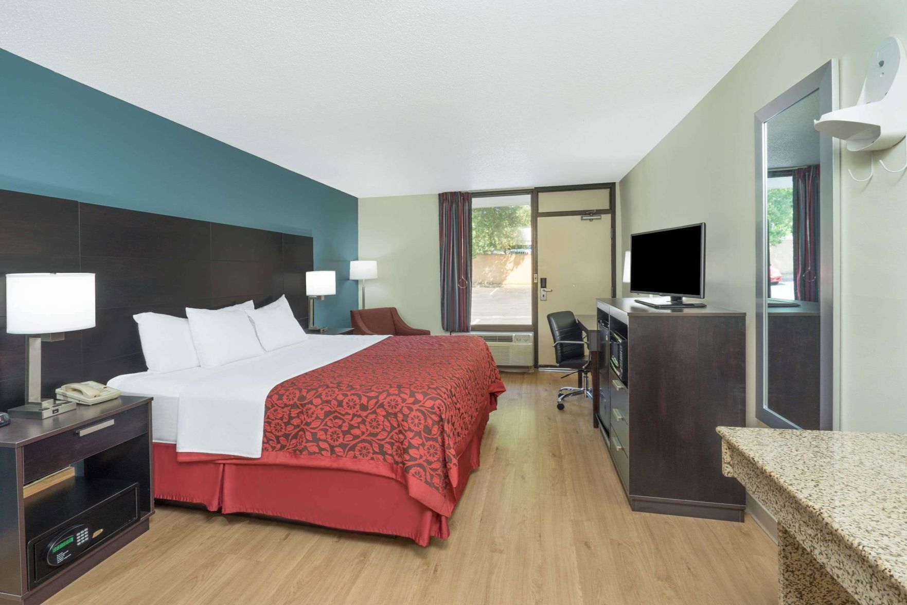 Desk, iron/ironing board, rollaway beds, free WiFi