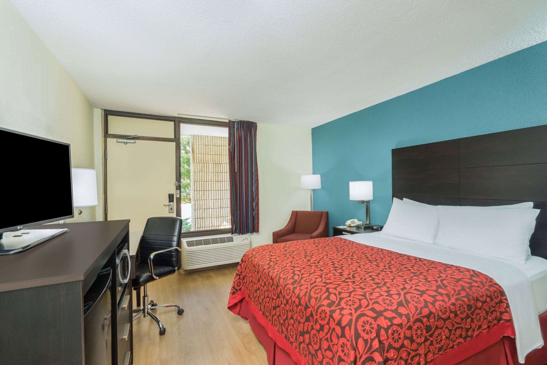 Desk, iron/ironing board, rollaway beds, free WiFi