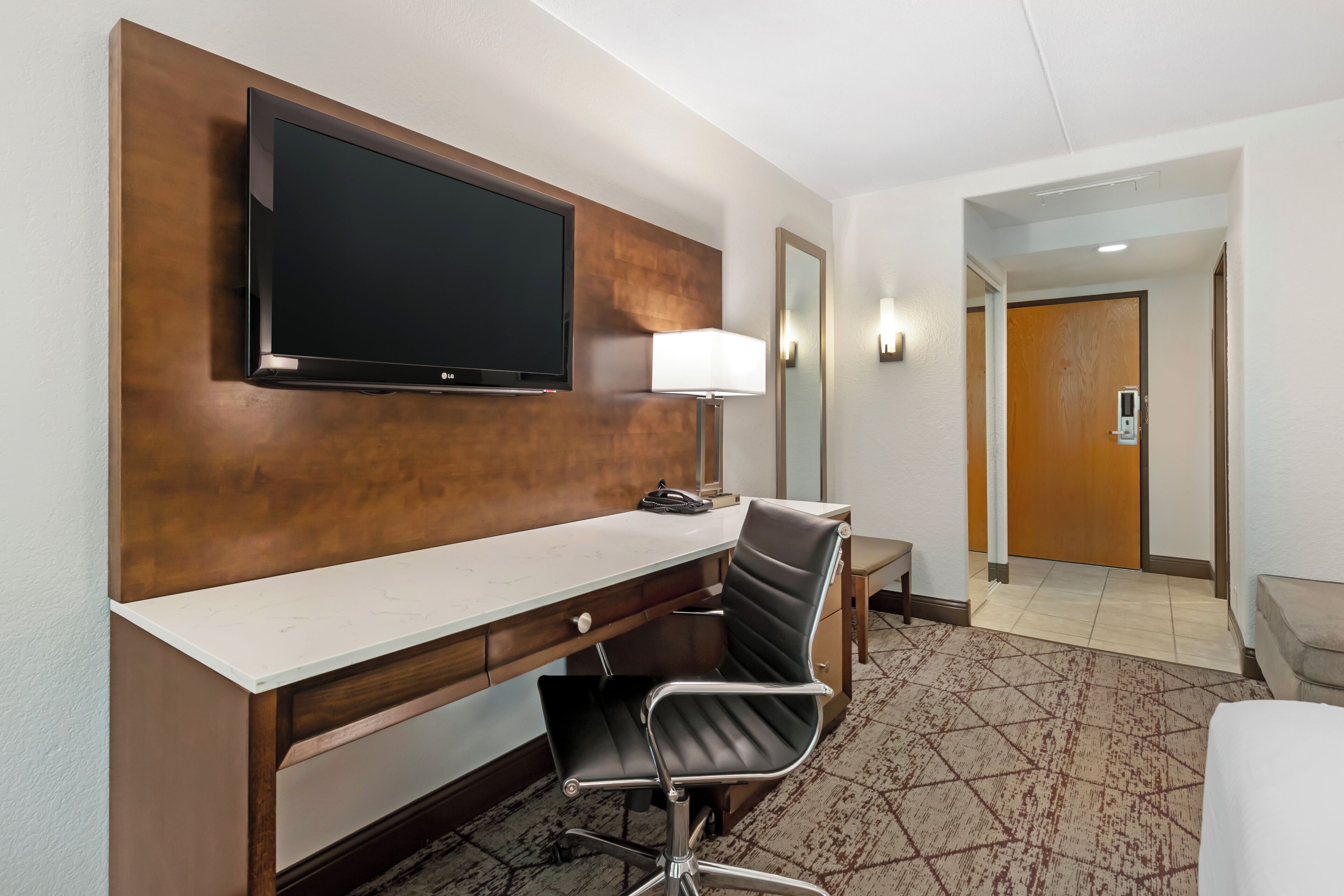 standard room, 1 queen bed, non smoking, pool view | premium bedding, pillow-top beds, desk, laptop workspace