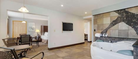 Suite, 1 King Bed, Non Smoking, Hot Tub
