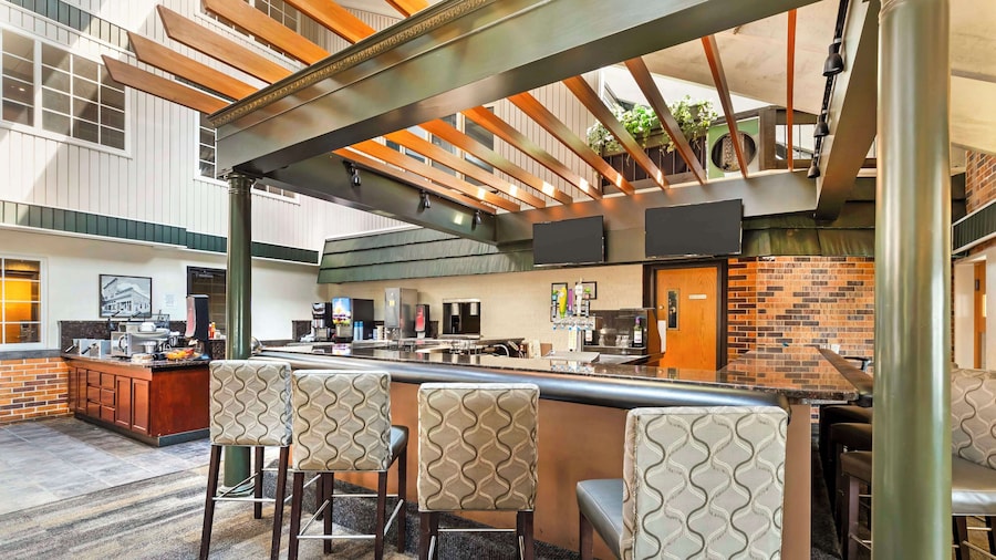 Best Western Plus Longbranch Hotel & Convention Center