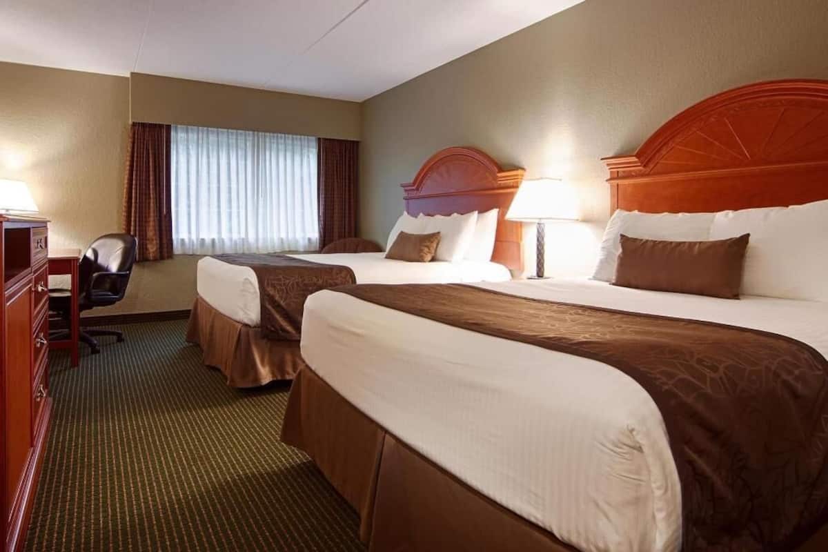 Ropa de cama de alta calidad, camas con pillow-top y escritorio