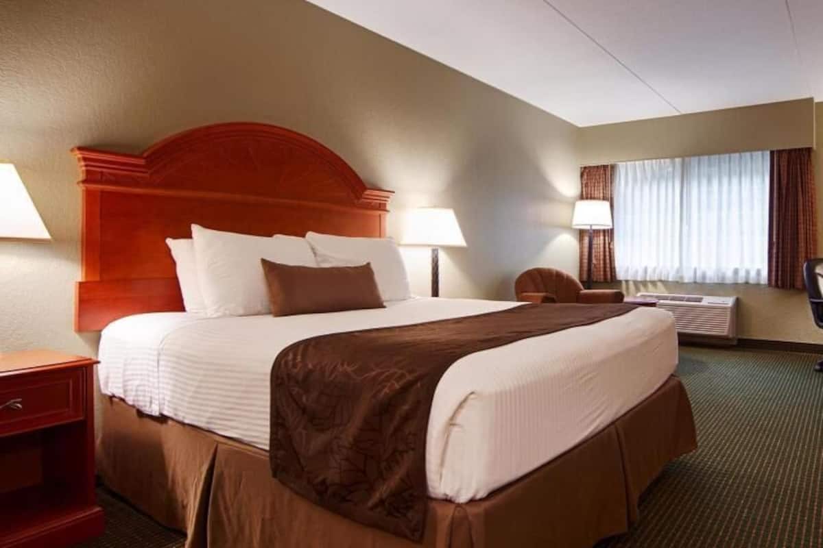 Ropa de cama de alta calidad, camas con pillow-top y escritorio