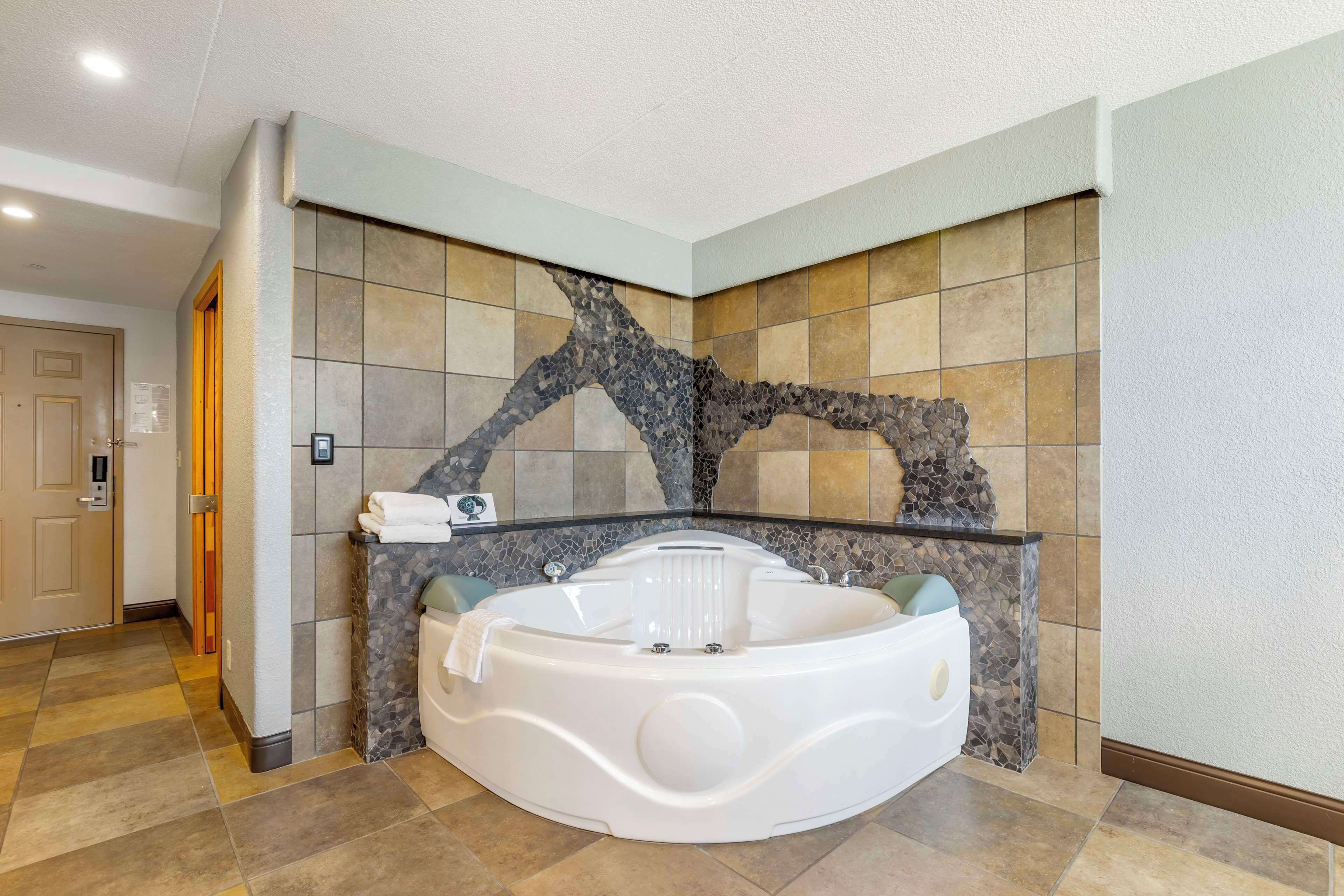 suite, 1 king bed, non smoking, hot tub | premium bedding, pillow-top beds, desk, laptop workspace