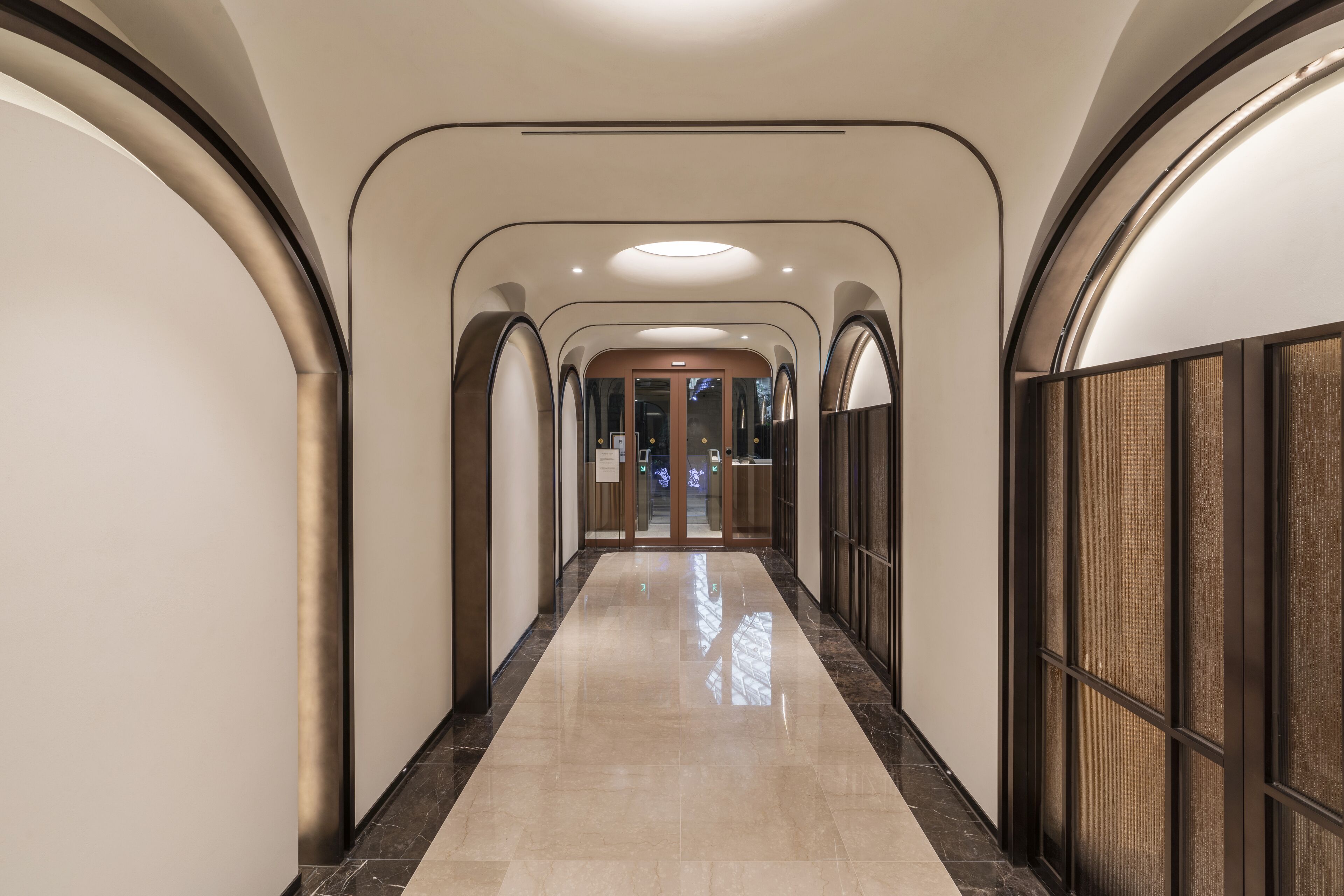 premium bedding, down duvets, in-room safe, desk